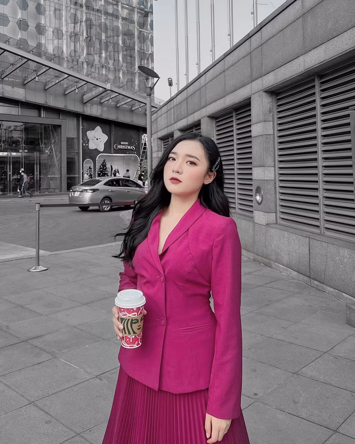 Cô nàng dành phần lớn thời gian cho công việc nhưng vẫn thường xuyên được tận hưởng những chuyến du lịch xa bên cạnh nửa kia.