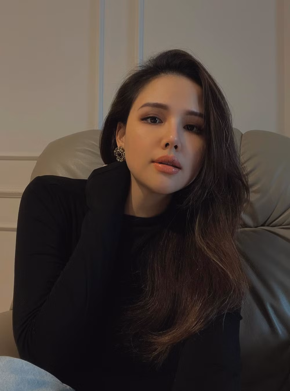 Mới đây, Phanh Lee khoe những hình ảnh mới nhất về bản thân. Cựu hot girl Hà thành làm netizen bất ngờ với nhan sắc thăng hạng đúng chuẩn "gái một con".