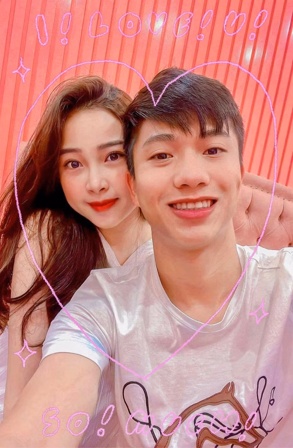 Thế nhưng, bà xã của anh chàng cũng “không phải dạng vừa” khi “bóc phốt” Văn Đức “không có ví luôn chứ”.