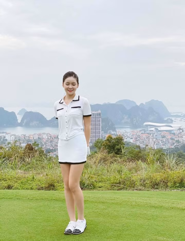 Thái Thảo Nguyên - gái xinh trường RMIT sinh năm 1998 cũng có niềm yêu thích đối với golf.