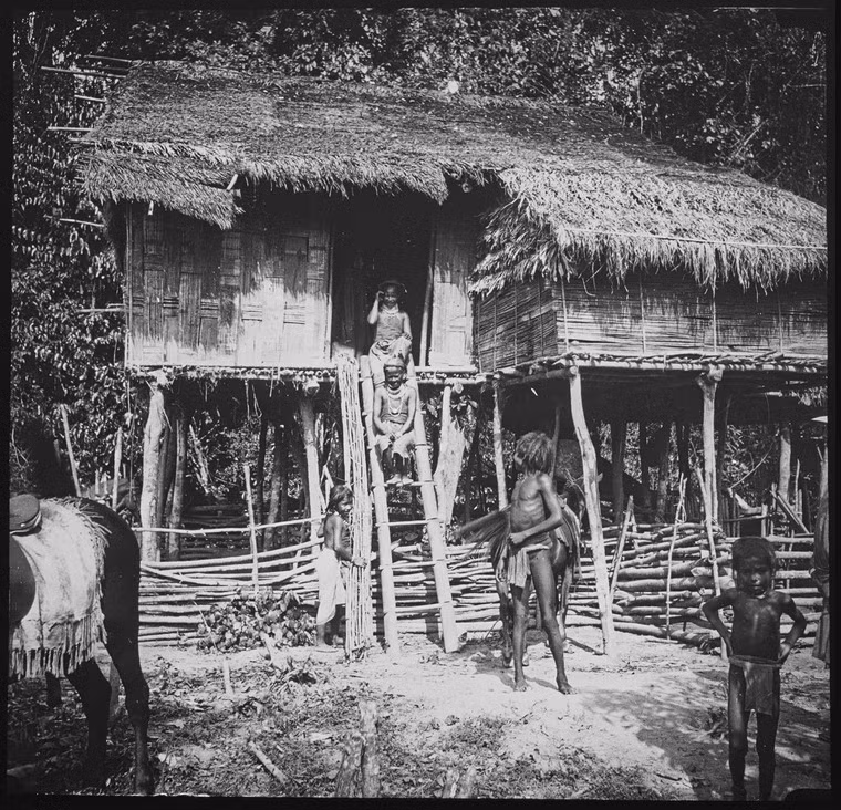 Một ngôi nhà sàn của người Thượng ở vùng hồ Dankia (Suối Vàng, Đà Lạt).
