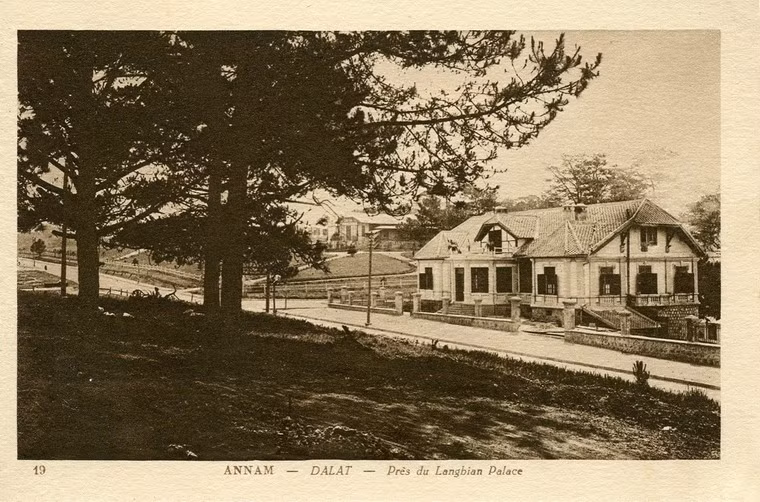 Một khu dinh thự gần Khách sạn Langbiang Palace.