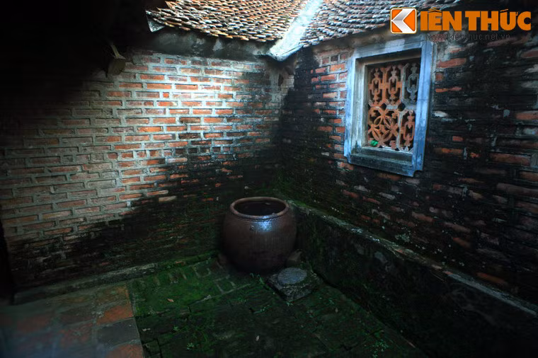 Chùa Chuông ngày nay có kết cấu kiểu "Nội công ngoại quốc", bao gồm các hạng mục: Tiền đường, Thượng điện, Nhà tổ, Nhà mẫu và 2 dãy hành lang. Chùa được bố trí cân xứng trên một trục trải dài từ cổng Tam quan đến Nhà tổ.