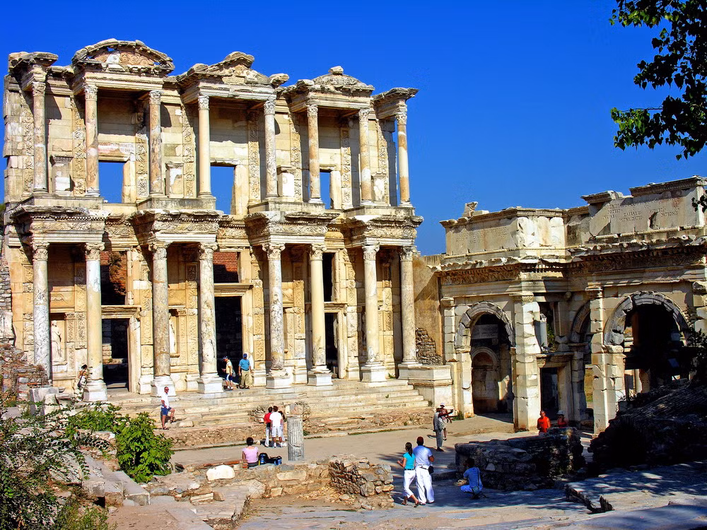 Thành phố Ephesus trở nên thịnh vượng sau khi thuộc quyền kiểm soát của Cộng hòa La mã trong năm 129 TCN.