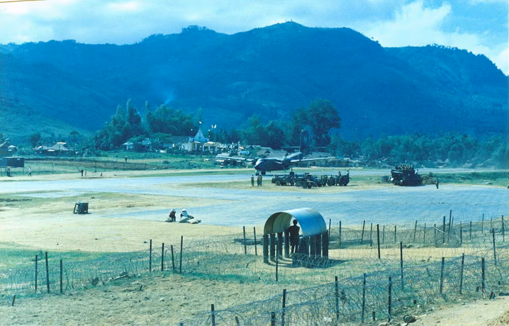 Toàn cảnh sân bay Trà Bồng.