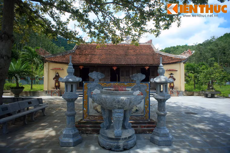 Mai Hắc Đế qua đời năm 722. Tương truyền, mộ phần ông đặt trong thung lũng núi Đụn rộng vài chục mẫu, ba mặt có núi bao quanh, ngoảnh mặt về hướng Đông, nhìn thẳng ra dòng sông Lam.