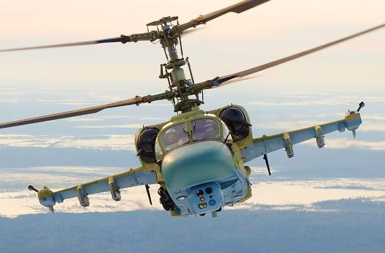 Ka-52 được trang bị hệ thống ngắm TV/ảnh nhiệt ngày/đêm Samshite đặt trong 2 tháp hình cầu (1 bên trên buồng lái và 1 bên dưới mũi máy bay) dùng để trinh sát và chỉ thị mục tiêu cho tên lửa chống tăng.