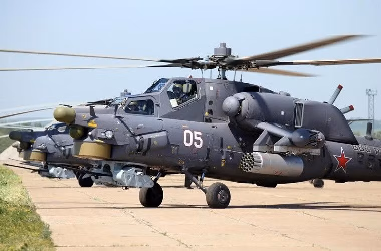 Như vậy, sau Mi-24/35, giờ đây phiến quân IS tiếp tục gặp cơn ác mộng kinh hoàng nhất với trực thăng tấn công thế hệ mới của Nga. Những tưởng rằng, chúng đã thoát khỏi ác mộng sau khi Su-24/25/34 rút gần hết. Nhưng không, nay những trận mưa bom bão lửa mới đang chờ chúng phía trước. Hoặc đầu hàng hoặc phải bỏ chạy, rời bỏ Syria. Đó là con đường hiện tại của phiến quân IS. Nguồn ảnh: English Russia