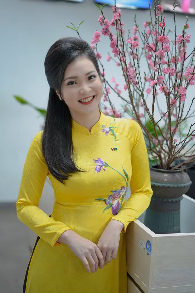 “Mat tich” tren Thoi su 19h, BTV mien Tay xinh dep Phuong Thao hien ra sao?-Hinh-3