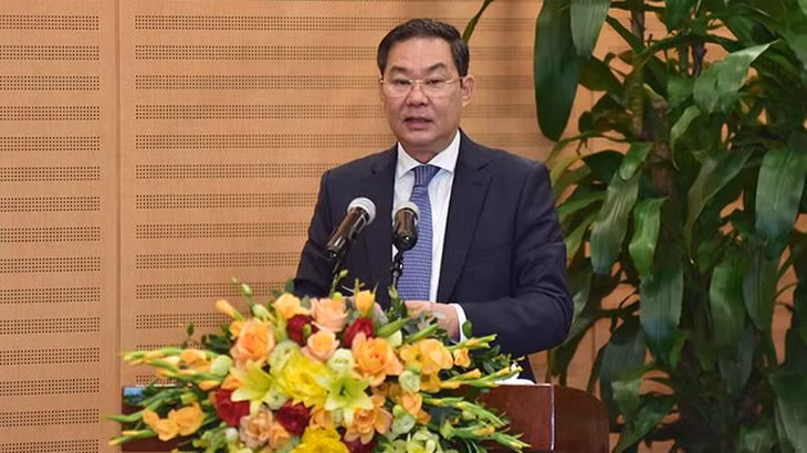 Phó Chủ tịch UBND thành phố Lê Hồng Sơn phụ trách lĩnh vực Nội chính - Tư pháp; làm nhiệm vụ Phó Chủ tịch Thường trực UBND thành phố. Ông Lê Hồng Sơn giúp Chủ tịch UBND thành phố chỉ đạo, xử lý các nội dung công việc thường xuyên thuộc các lĩnh vực: Quốc phòng, an ninh, đối ngoại, cải cách hành chính, tổ chức bộ máy, thi đua - khen thưởng; giữ chế độ thông tin báo cáo, giữ mối quan hệ công tác thường xuyên của UBND thành phố với HĐND thành phố, Thường trực HĐND thành phố, Đoàn đại biểu Quốc hội thành phố Hà Nội. Đồng thời giúp Chủ tịch UBND thành phố theo dõi, phối hợp chỉ đạo Bộ Tư lệnh Thủ đô, Công an thành phố. Trực tiếp theo dõi, chỉ đạo Sở Nội vụ, Sở Tư pháp, Sở Ngoại vụ, Ban Dân tộc thành phố; theo dõi các quận, huyện: Hà Đông, Quốc Oai, Bắc Từ Liêm, Đan Phượng.