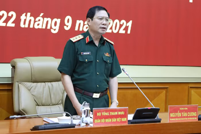 Hiện, Thượng tướng Nguyễn Tân Cương là Tổng tham mưu trưởng QĐNDVN, Thứ trưởng Quốc phòng. Các Phó Tổng tham mưu trưởng Quân đội nhân dân Việt Nam gồm: Trung tướng Huỳnh Chiến Thắng, Trung tướng Phùng Sĩ Tấn, Thượng tướng Ngô Minh Tiến, Trung tướng Nguyễn Văn Nghĩa, Trung tướng Nguyễn Trọng Bình và Thiếu tướng Phạm Trường Sơn. 