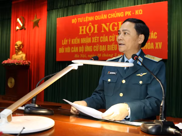Từ tháng 12/2018 - 11/2019, ông giữ chức Phó Tham mưu trưởng Quân chủng Phòng không - Không quân. 