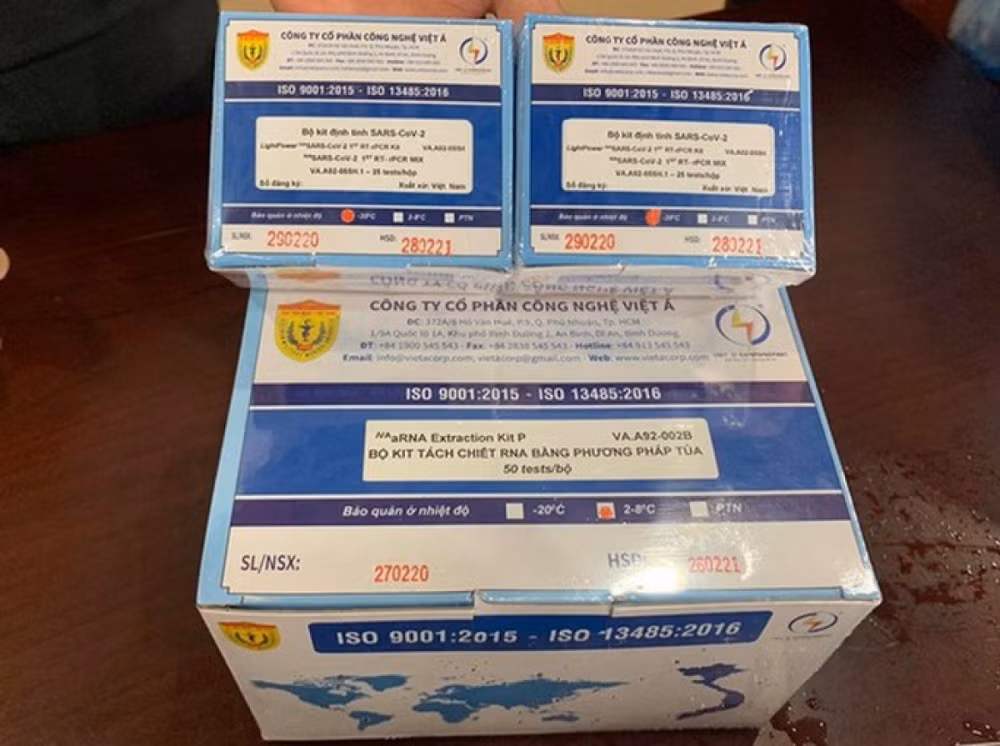 Khi Hội đồng tư vấn xác định nhiệm vụ được thành lập và hoạt động, Hội đồng đã kiến nghị xét giao trực tiếp việc thực hiện Đề tài theo hướng Học viện Quân y là cơ quan chủ trì; Công ty Việt Á là cơ quan phối hợp, theo đề xuất của Chủ tịch Hội đồng tư vấn xác định nhiệm vụ Lê Bách Quang - (nguyên Phó Giám đốc Học viện Quân y), nhưng không đưa ra Hội đồng thảo luận, nhằm mục đích để Công ty Việt Á được tham gia sản xuất thử nghiệm bộ kit xét nghiệm COVID-19.