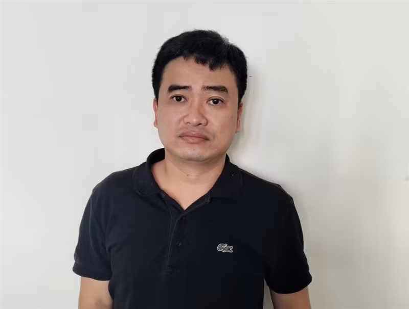Thông qua đó Bộ Y tế đã hợp thức hóa giá bán các sinh phẩm, trang thiết bị y tế chẩn đoán in vitro xét nghiệm virus SARS-CoV-2 cho Công ty Việt Á, từ đó các sở Y tế và các bệnh viện, Viện nghiên cứu sử dụng các thông báo nêu trên làm cơ sở xác định giá gói thầu mua sắm sinh phẩm, trang thiết bị y tế chẩn đoán in vitro xét nghiệm virus SARS-CoV-2 (chủ yếu thực hiện bằng hình thức chỉ định thầu rút gọn) vì cho rằng đây là giá chuẩn do Bộ Y tế công bố, dẫn tới nhiều địa phương vi phạm trong việc mua bộ kit xét nghiệm Covid-19 của Công ty Việt Á, gây thiệt hại rất lớn đến tiền, tài sản của Nhà nước và các cơ sở y tế.