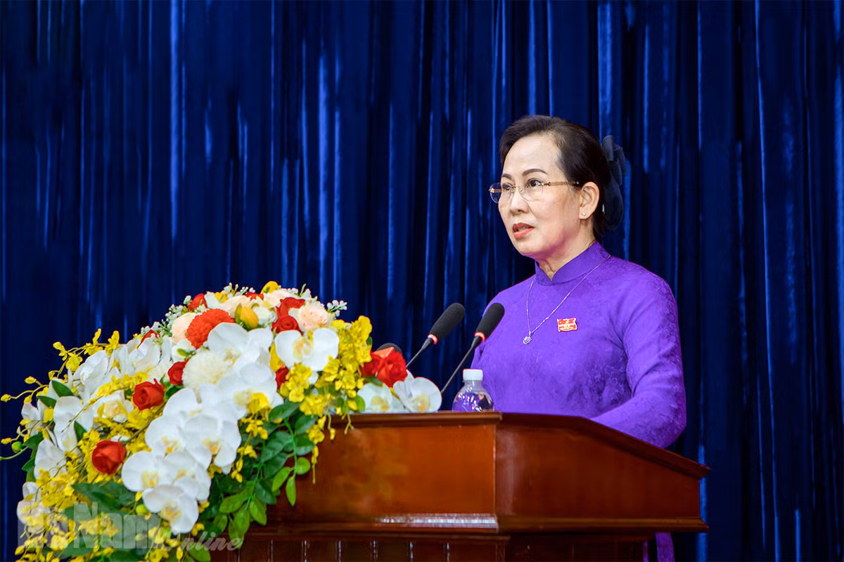 Bà Lê Thị Thủy sinh năm 1964, quê Nghệ An. Bà Lê Thị Thủy là Uỷ viên Ban Chấp hành Trung ương Đảng khóa XII, đại biểu Quốc hội khóa XIV. Trước khi giữ chức Bí thư Tỉnh ủy, Chủ tịch HĐND tỉnh Hà Nam bà từng giữ chức Phó Tổng Thanh tra Chính phủ, rồi Phó Chủ nhiệm UBKT Trung ương.