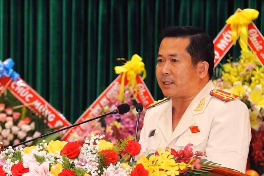 Trong thời gian giữ chức vụ Giám đốc Công an An Giang (từ tháng 6/2020) đến nay, đại tá Đinh Văn Nơi đã để lại nhiều dấu ấn khi trực tiếp chỉ đạo triệt phá nhiều vụ án “nóng”, bắt nhiều đối tượng giang hồ cộm cán.