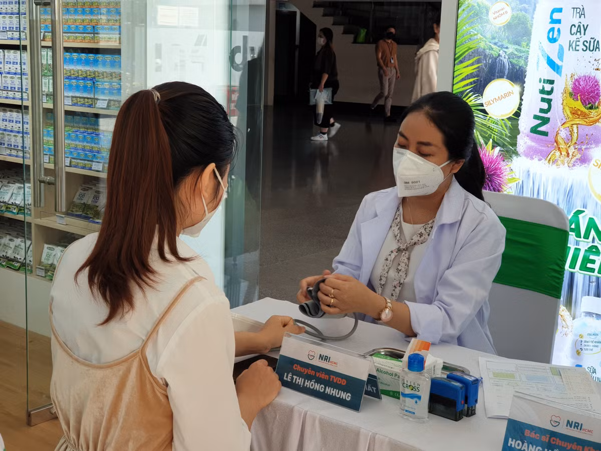 Nutifood trao tận tay khách hàng giải pháp dinh dưỡng của các chuyên gia - Hình 2 Nutifood trao tan tay khach hang giai phap dinh duong cua cac chuyen gia-Hinh-2