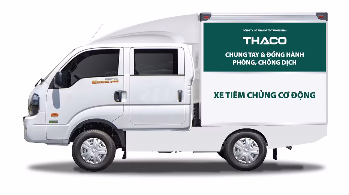 THACO tang thanh pho Ha Noi 300.000 kit test nhanh va 30 xe cuu thuong