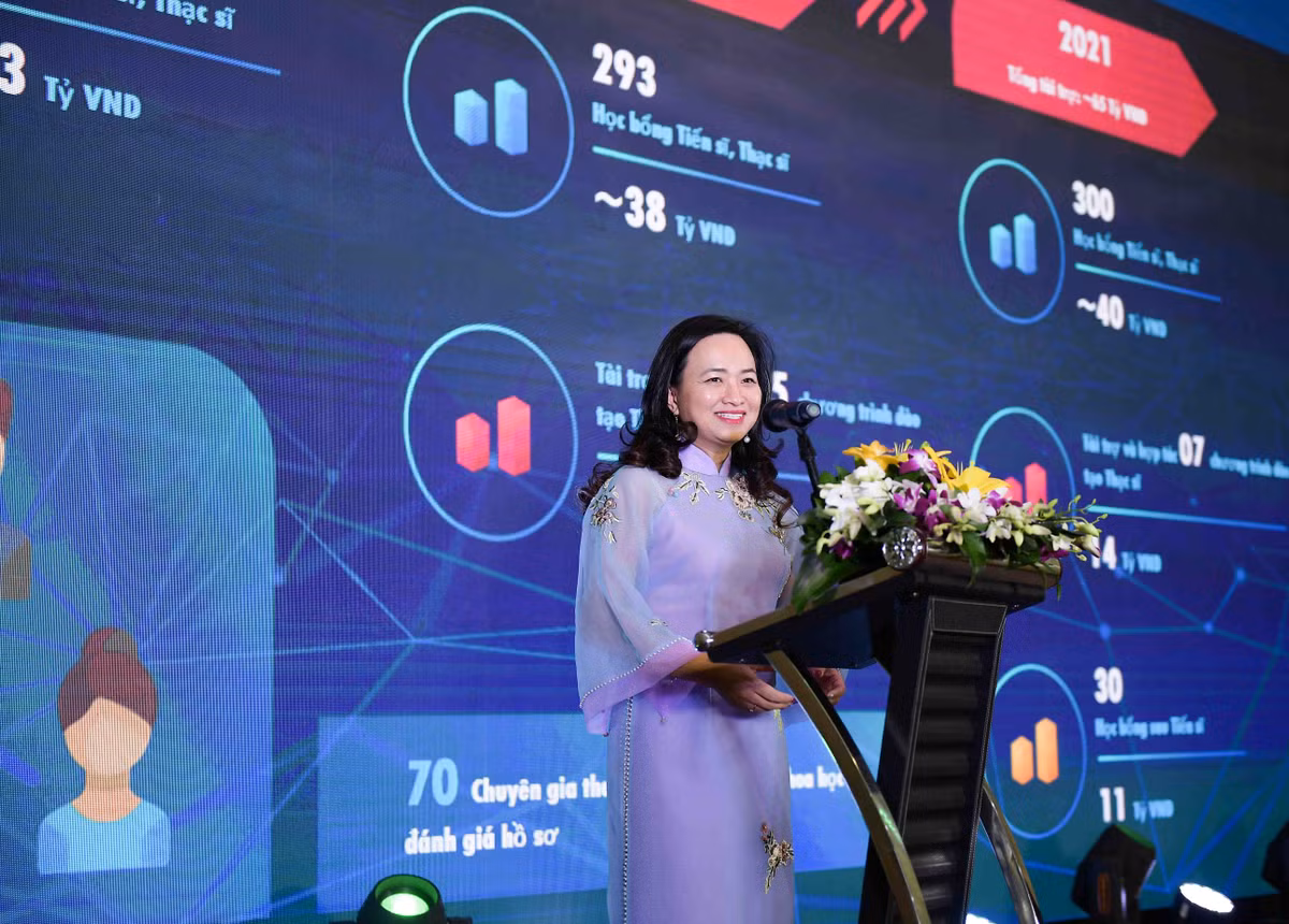 Vingroup trao tang 300 suat hoc bong dao tao thac si, tien si trong nuoc-Hinh-4
