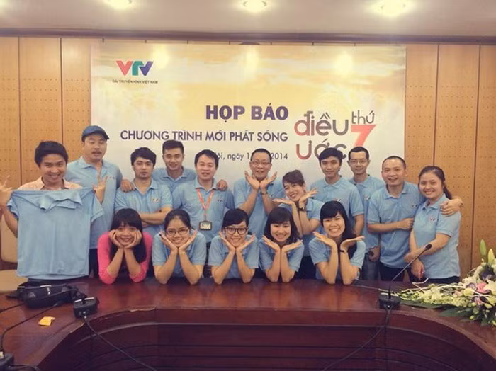 Dù là quan hệ cha con thì trong công việc, nhà báo Lại Văn Sâm và Lại Bắc Hải Đăng cũng rất nghiêm túc và chuyên nghiệp. Hải Đăng chịu áp lực là con của người nổi tiếng nhưng không vì lẽ thế mà anh ỷ lại. Ảnh: Dieuuocthu7.