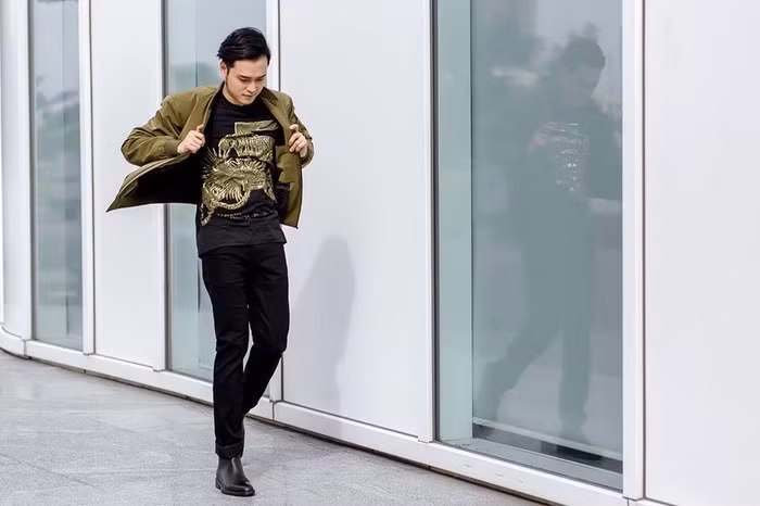 Đã có thời Quang Vinh rời xa showbiz khiến nhiều người tiếc nuối về một giọng hát đẹp, phong cách "Hoàng tử Sơn Ca". Tuy nhiên, gần 1 năm nay khi trở lại showbiz, anh lột xác hoàn toàn với một phong thái chững chạc, chín chắn và mang chút bụi bặm. Ảnh: FB Quang Vinh.