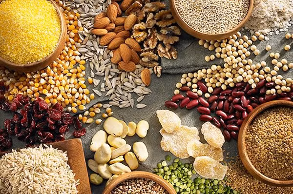  Ngũ cốc không chỉ có giá trị về mặt dinh dưỡng mà còn là vị thuốc chữa bệnh hiệu quả. Cụ thể, ngũ cốc giàu chất xơ nên rất tốt cho hệ tiêu hóa, tốt cho người bị táo bón kinh niên. (Nguồn Vietq)