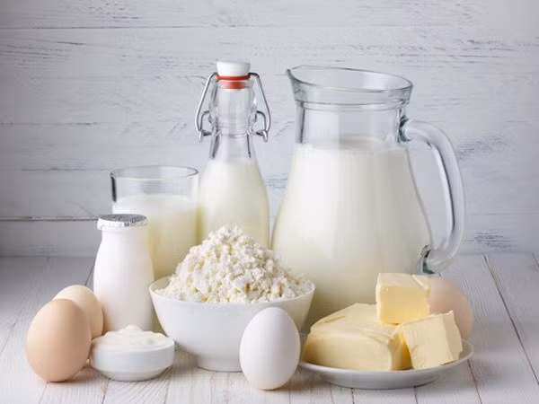 Bên cạnh đó, sữa còn chứa hàm lượng cao các vitamin và canxi có tác dụng đẩy nhanh quá trình thư giãn, mang lại giấc ngủ ngon. (Ảnh: babauconen.com).