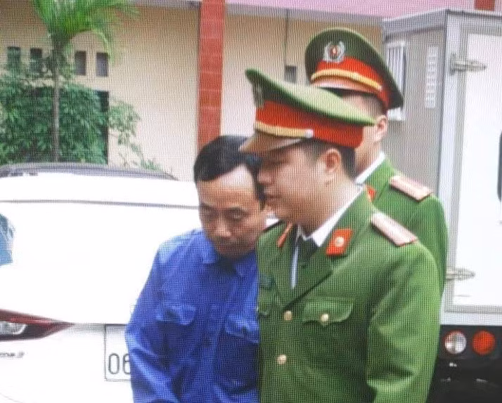 Sang 19/4, xu kin nguyen pho phong canh sat kinh te Thai Binh xam hai nu sinh-Hinh-2