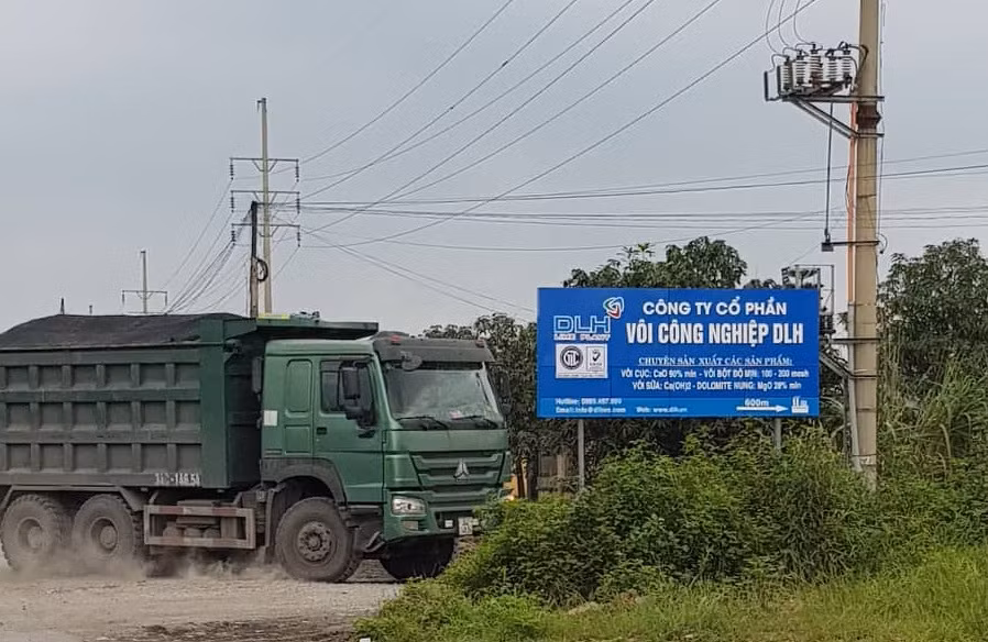 Xe qua tai, hoan cai van tung hoanh tren quoc lo 17B: Duong bui mu, dan kinh khiep-Hinh-13