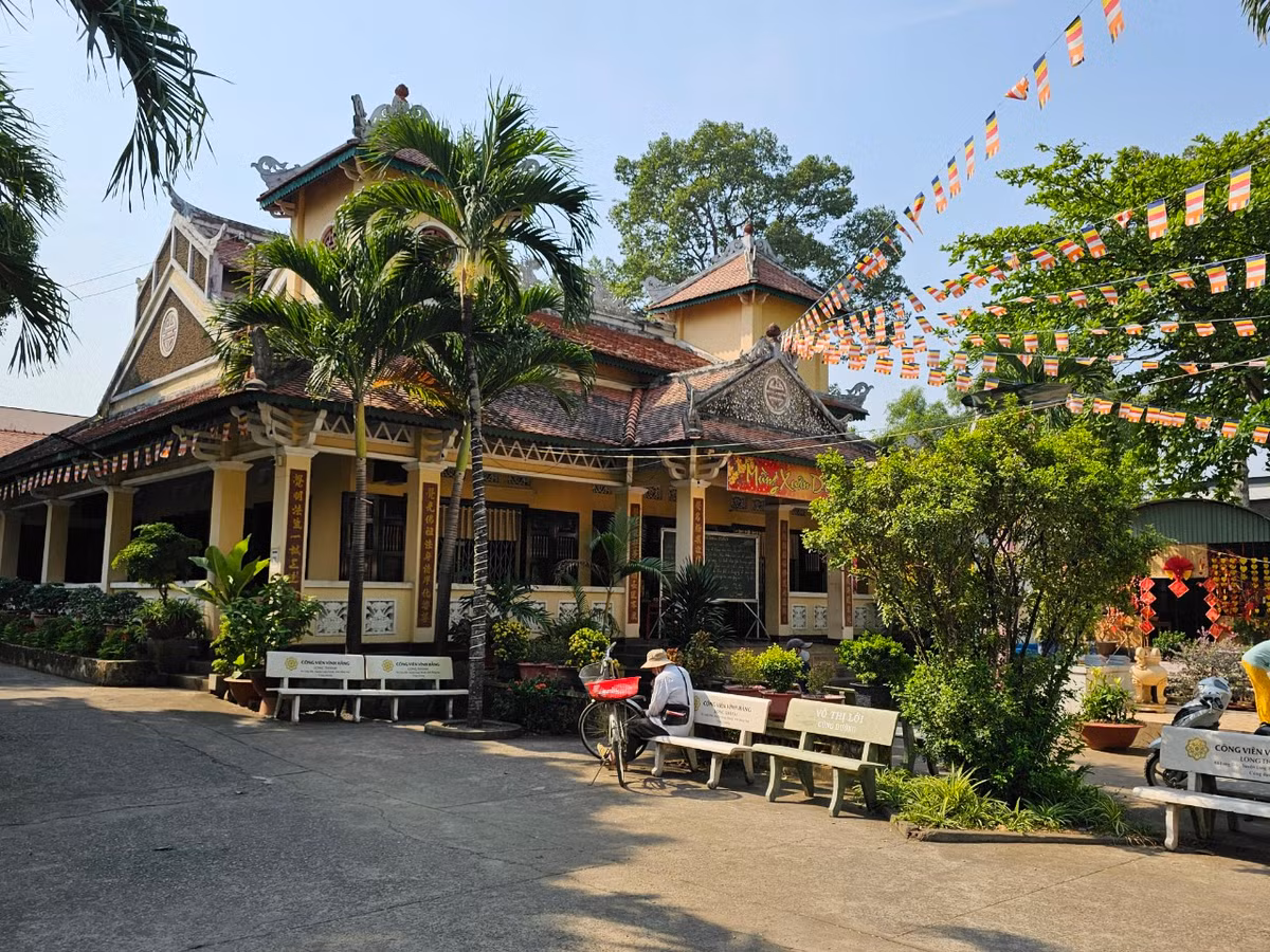 Chùa Đại Giác là một nơi tâm linh được người dân gửi gắm những ý nguyện, cầu mong của mình cho một năm may mắn, mưa thuận gió hòa. Ngôi chùa có quang cảnh đẹp, thư thái, thanh tịnh giúp xua tan lỗi ưu lo của phật tử.