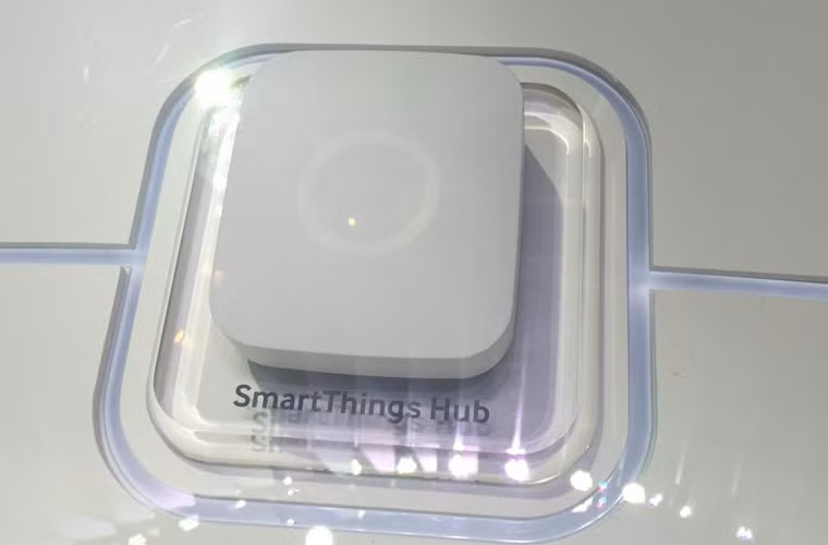 Hãng SmartThings hé lộ hàng loạt những thiết bị mới tại CES 2015 bao gồm một loại điểm kết nối mới, cảm biến cửa chính và cửa sổ, các dạng ổ cắm nguồn, thiết bị phát hiện độ ẩm và dò chuyển động.
