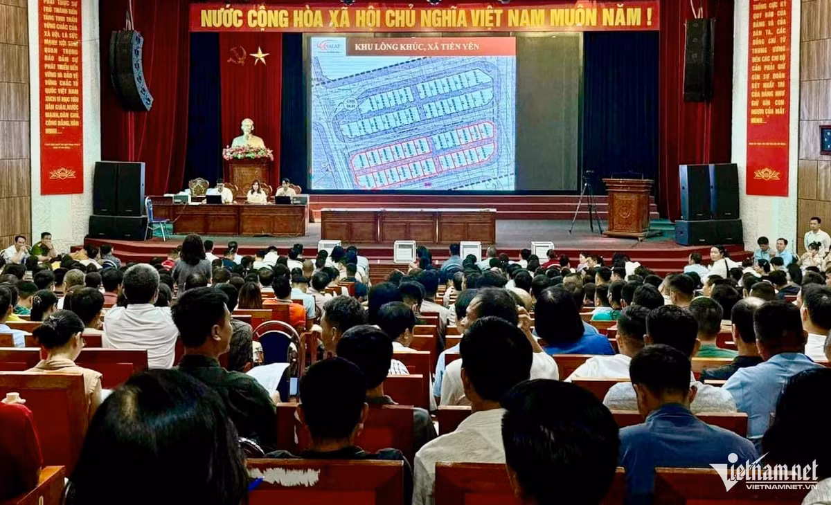 'Sốt' đất đấu giá lan rộng, thiết lập mặt bằng giá mới 'Sot' dat dau gia lan rong, thiet lap mat bang gia moi