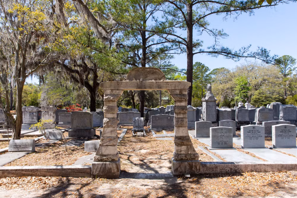 Nghĩa trang Bonaventure nằm trên một ngọn đồi tuyệt đẹp phía đông Savannah, Georgia, Mỹ.