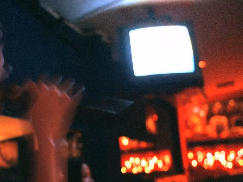 Chan dong vu be gai 11 tuoi bi cuong hiep, ep ban dam trong quan karaoke