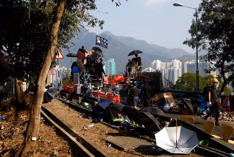 Biểu tình ở Hong Kong leo thang căng thẳng trong những ngày qua khi cảnh sát chống bạo động chạm trán với sinh viên tại khuôn viên các trường đại học của thành phố.