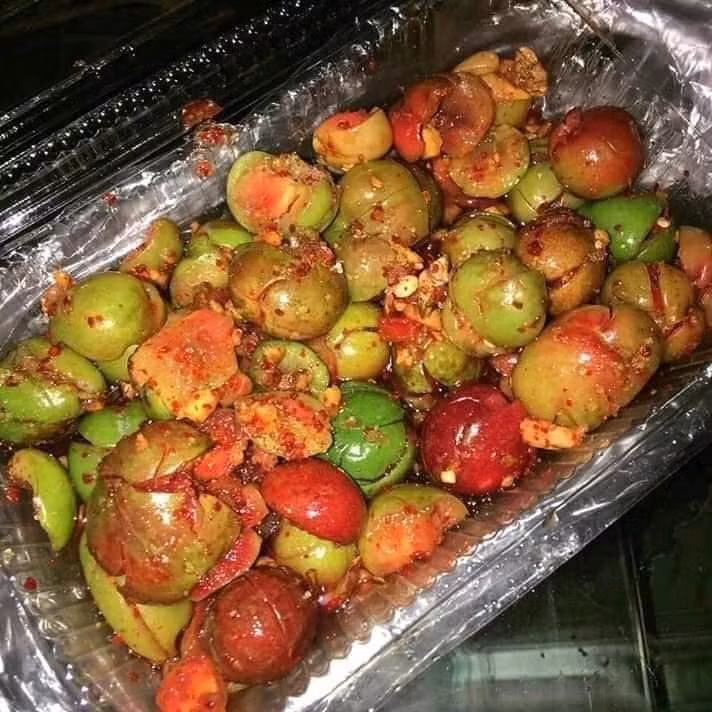 Tương tự, chị Mai (Hà Đông, Hà Nội) cũng đặt mua nửa cân mận hậu trái mùa với giá 300.00 đồng/kg nhưng phải đến hôm sau mới nhận được.