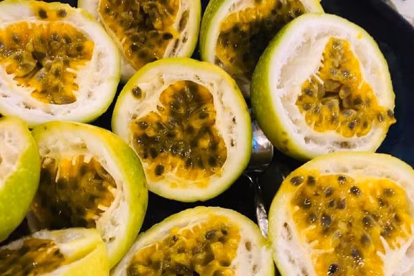 Vài năm gần đây, chanh leo ngọt, ăn trực tiếp không cần thêm đường được nhiều người tiêu dùng ưa chuộng. Ảnh: Internet