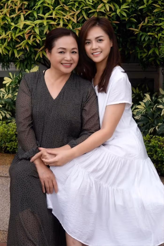 Thu Quynh cong khai gioi tinh be thu 2 voi ban trai-Hinh-4