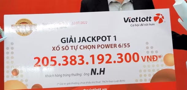 Ông N.H cho biết thường mua vé với những con số có ý nghĩa với mình, trong đó có một số là sinh nhật của vợ. Ảnh: Vietlott