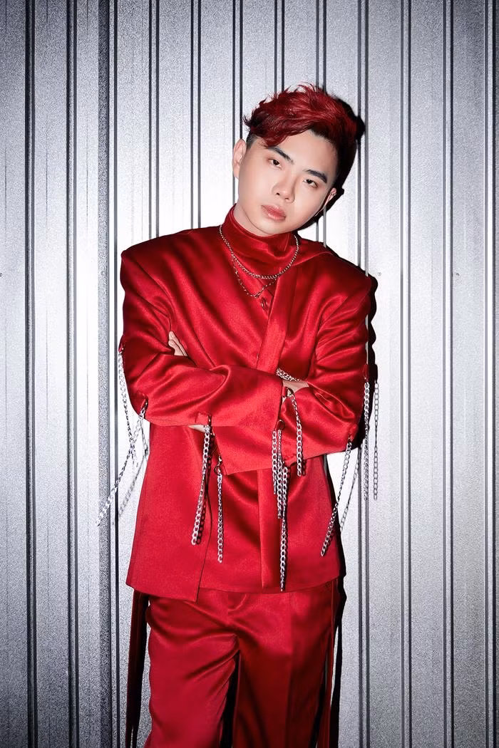 Tuấn Kiệt đã phát hành 2 album gồm 24 ca khúc tự sáng tác bằng tiếng Anh, quay 6 MV, hầu hết thuộc thể loại pop điện tử, hơi hướng Âu-Mỹ. Gần đây nhất, Tuấn Kiệt ra mắt MV nhạc Việt - Mê cung. Ảnh: Saostar