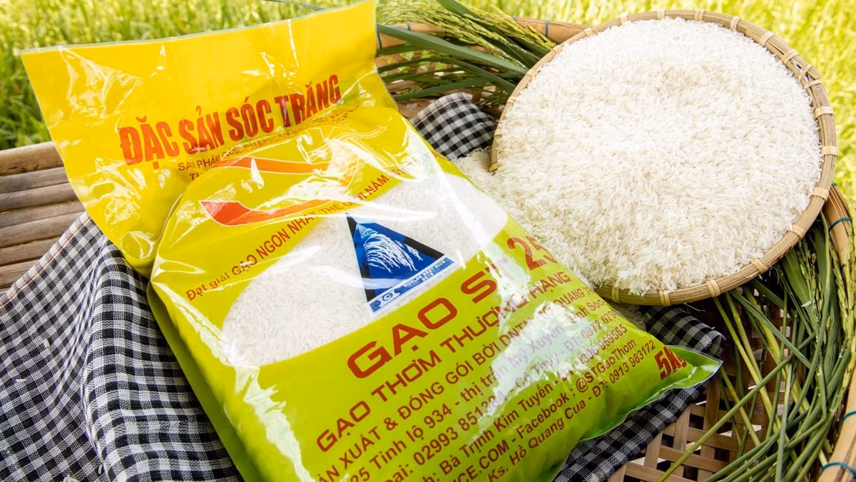 Kỹ sư Hồ Quang Cua khẳng định: "Nếu không phải 4 số điện thoại đó, thì đều không phải gạo do doanh nghiệp chúng tôi sản xuất”. Ảnh: Điện máy xanh