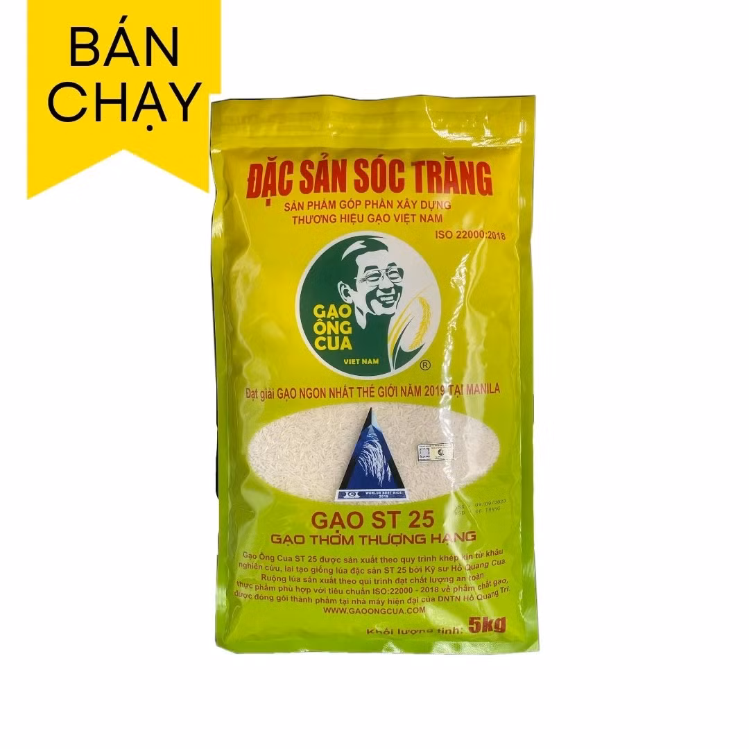 Ông Hồ Quang Cua, cha đẻ của thương hiệu lúa ST25 cho biết, mỗi năm doanh nghiệp của ông cung cấp ra thị trường khoảng 3.000 tấn gạo ST25 và được đóng gói với nhãn mác đầy đủ. Ảnh: Gaoongcua