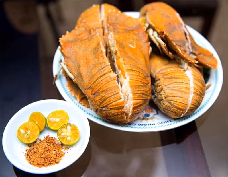 Tôm mũ ni có thể chế biến thành nhiều món ngon như tôm mũ ni cháy tỏi, rang muối, nướng phô mai... Ảnh: Dân Việt