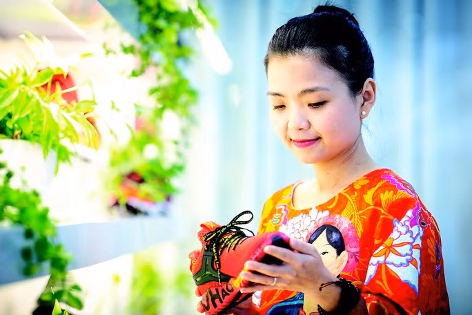 Tháng 11/2018, Vưu Lệ Quyên chính thức trở thành Tổng giám đốc Biti's thay cha điều hành doanh nghiệp gần 9.000 nhân sự ở tuổi 38.