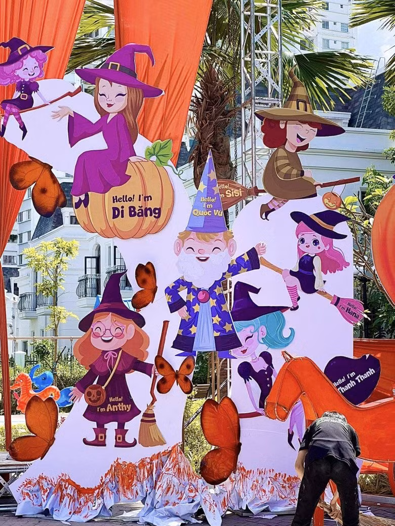 Những backdrop ngộ nghĩnh, dễ dương cho căn nhà trở nên sống động mùa Halloween.