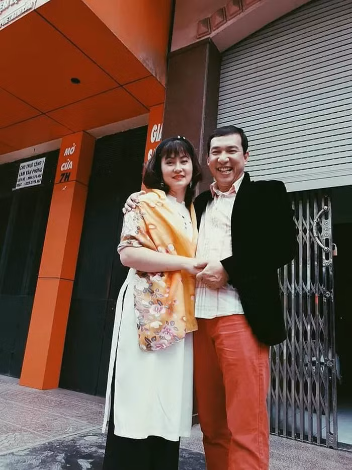 Nghệ sĩ Quang Thằng từng đón vợ con lên Hà Nội, nhưng được một thời gian thì vợ con anh lại trở về Hải Phòng sinh sống vì không quen với cuộc sống đông đúc, chật chội ở thủ đô. Ảnh: Giadinhnet