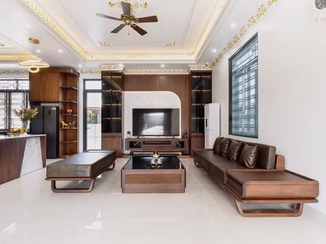 Sàn nhà được lát bằng thạch anh để đảm bảo độ bền vững.