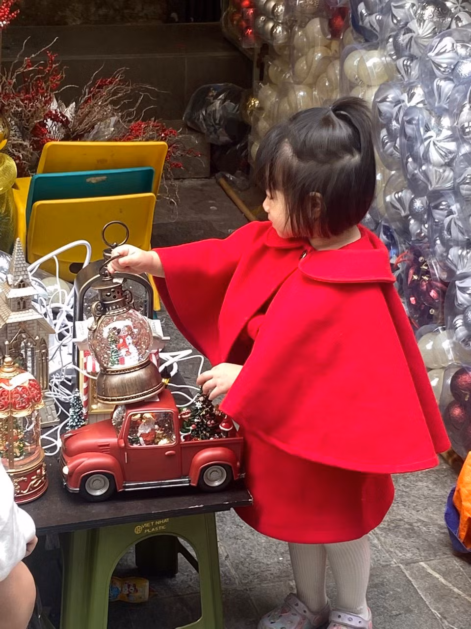 Tiểu thương Hàng Mã kiếm chục triệu mỗi ngày dịp Giáng sinh - Hình 9 Tieu thuong Hang Ma kiem chuc trieu moi ngay dip Giang sinh-Hinh-9