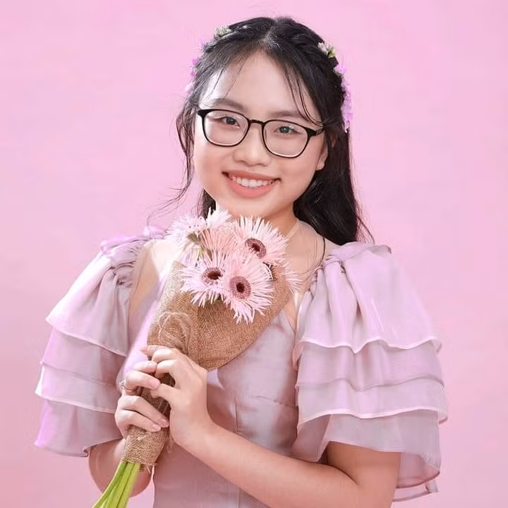 Ở tuổi 20, Phương Mỹ Chi không chỉ tạo dựng chỗ đứng vững chắc mà còn trở thành gương mặt có mức cát xê đáng ao ước.
