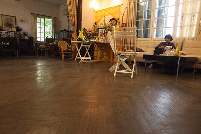 Tầng 2 là tâm điểm của căn nhà, chiếm diện tích lớn nhất, thường được dùng để tiếp đãi khách và là nơi sinh hoạt chính của cả gia đình. Tầng 3 thường cho các con cháu trong gia đình ngủ nghỉ...Ảnh: Dân Việt